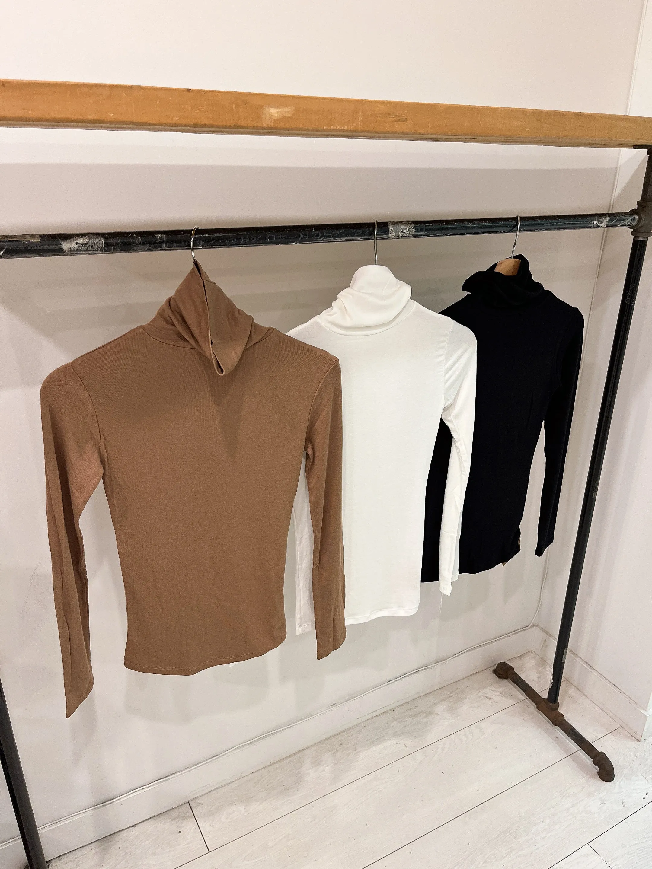 VIVIAN Basic turtleneck top