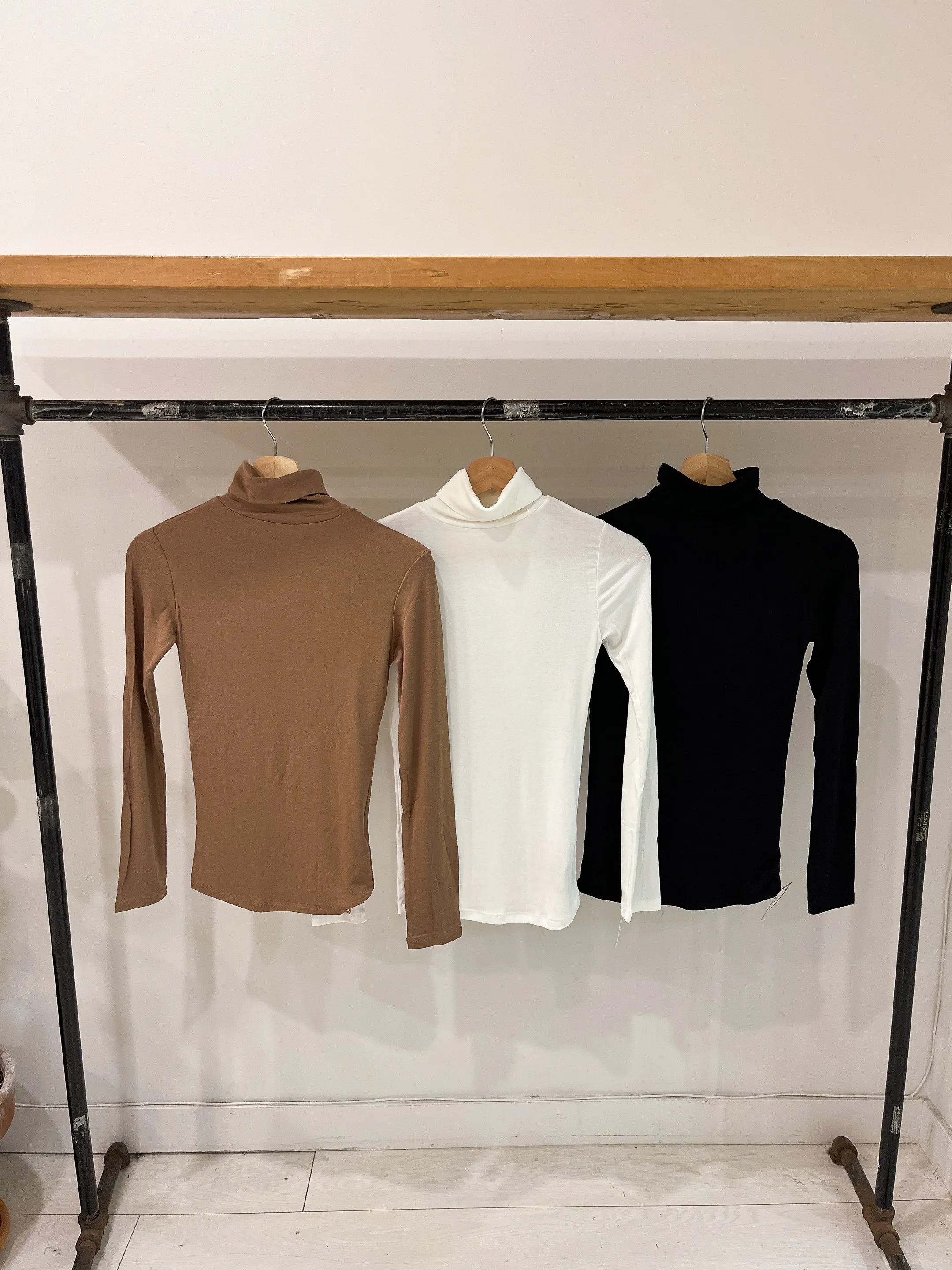 VIVIAN Basic turtleneck top
