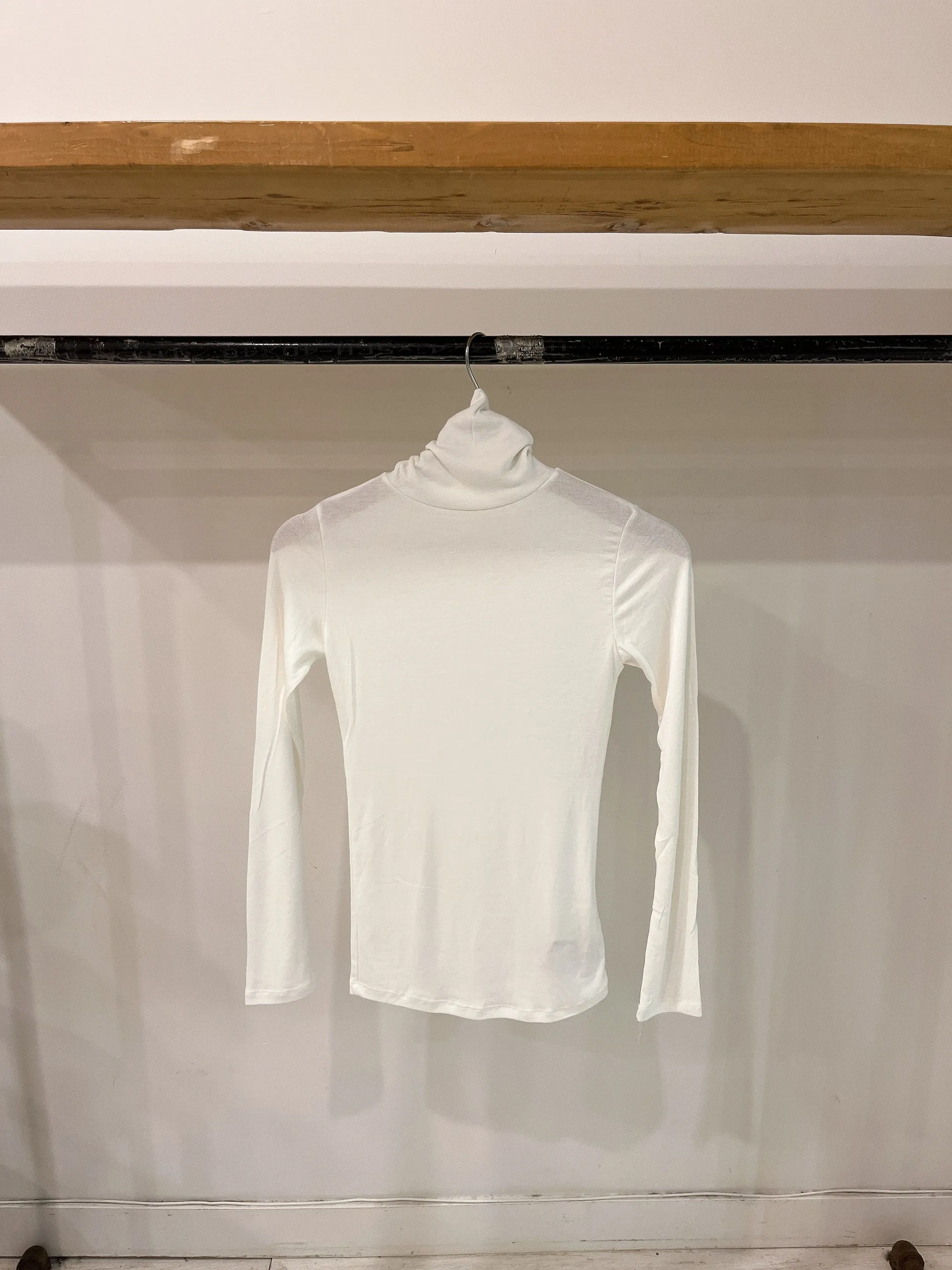 VIVIAN Basic turtleneck top